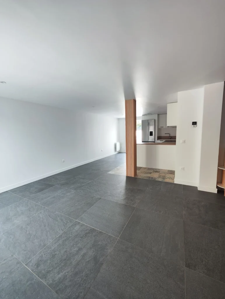 Rénovation intérieure complète réalisée par FUV Rénovation en Seine-et-Marne
