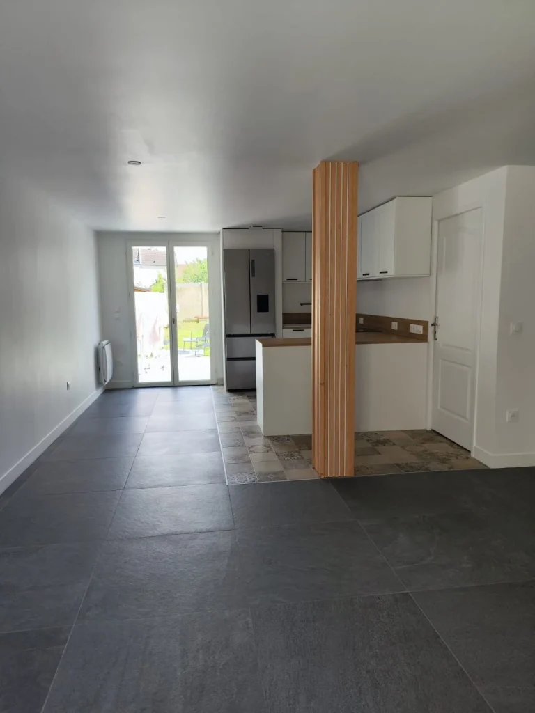 Rénovation intérieure complète réalisée par FUV Rénovation en Seine-et-Marne